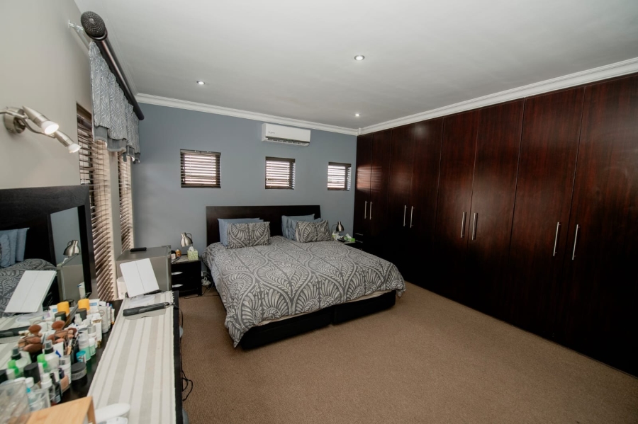 5 Bedroom Property for Sale in Baillie Park North West